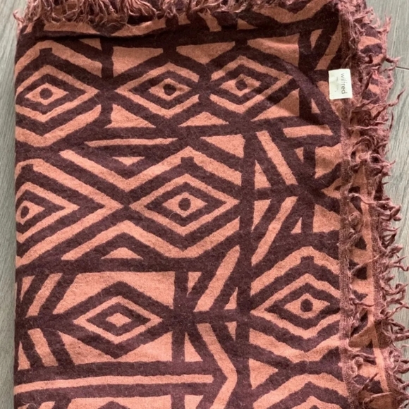 Aritzia Wilfred Diamond Mosaic Blanket Scarf - Picture 3 of 3